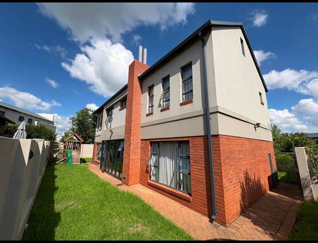 3 BEDROOM HOUSE FOR SALE IN MIDSTREAM MEADOWS